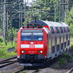 Einfahrt des von 146 124-3 gezogenen RE2 nach Osnabrück am Hauptbahnhof in Wanne-Eickel.