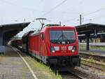 Ende Juni 2024 war die Elektrolokomotive 187 191 mit einem gemischten Güterzug bei der Durchfahrt in Wanne-Eickel zu sehen.