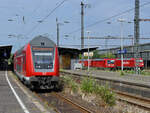 Diese von der Elektrolokomotive 146 117 gezogene Doppelstockeinheit ist hier Ende Juni 2024 bei der Ankunft am Hauptbahnhof in Wanne-Eickel zu sehen.