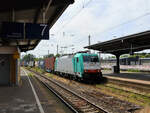 Ende Juni 2024 zog die DB-Elektrolokomotive E 186 134 einen Containerzug durch Wanne-Eickel.