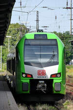 Weiterfahrt des Elektrotriebzuges 3429 016 A vom Hauptbahnhof in Wanne-Eickel, so gesehen Ende Juni 2024.