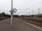 Hier der Blick auf die 8 Bahnsteiggleise. Deren lnge gibt den einst regen Fernverkehr wieder. Heute fhrt hier nur noch ein IC Paar alle 2 stunden, ansonsten nur noch Nahverkehr. 27.7.06 