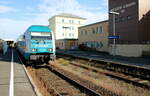 Alex 223 063 (92 80 1223 063-9 D-DLB) mit dem RE 79860 von Hof Hbf nach München Hbf, am 03.10.2023 in Weiden (Oberpf).