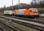 RTS SWIETELSKY 1216 902 und ERS RAILWYS E 89-2 ES 64 F4 in Weil am Rhein am 27. Oktober 2015.
Foto: Walter Ruetsch