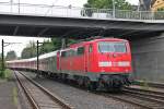 Hier schiebt am 22.05.2013 111 102 zusammen mit 111 193 als Sandwich einen Ersatzzug fr einen ausgefallenen ET 425 aus dem Wormser Hauptbahnhof.