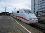 Am 14.Mai 09 kam der ICE 401-076 ganz neu nach einer Untersuchung, glnzend und ohne Reisende durch den Wrzburger Hbf gefahren. (ca. 3 Stunden vorher stand der ICE mit offenen Tren im Gttinger Rangierbahnhof abgestellt!!)