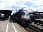 Am 12.08.2013 steht ein Taurus von MRCE mit IC 2082/2084 von Berchtesgarden/Oberstdorf nach Lneburg in Wrzburg Hbf und wartet auf die Weiterfahrt gen Fulda. Wegen Bauarbeiten verkehrte der Zug nur bis Lneburg und nicht bis Hamburg-Altona.