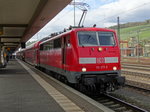 111 177-2 steht am 05. April 2016 mit einer DoSto 1992 Garnitur als RE nach Nürnberg Hbf über Bamberg im Würzburger Hbf.