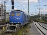 Am 20.06.2016 steht 151 007 von EGP in Würzburg Hbf abgerüstet abgestellt.