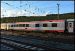 ÖBB 1116 047-2  Taurus  mit dem Sonderzug IC 1149 Berlin - Wien am 27.09.2024 in Würzburg. Der klassische Reisezug brachte Besucher der Verkehrsfachmesse  InnoTrans 24  wieder nach Österreich zurück und bestand aus einem Waggon 1. Klasse, einem Restaurantwagen  Don's  und sieben Wagen 2. Klasse (sechs Modular- und ein Eurofimawagen im Nightjet-Design). Mehrere Reisezugwagen trugen die Aufschrift  Südbahn-Express . Hier der Restaurantwagen A-ÖBB 61 81 88-90 213-3 WRmz. 