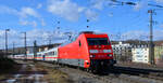 Umleiter-IC in Würzburg: Der Triebfahrzeugführer (Tf) von 101 128-7 erfreute mit einem Gegenschuss aus der Lok und anschließendem Pfiff.