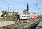 Der D-DB 61 80 20-94 474-9 Bpmmz am 17.10.2022, als vermutlich im IC  Königsee  ausgesetzer Schadwagen, in Würzburg Hbf.