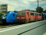 111 056-8 (GfF) sowie 2463001 (GoAhead) konnten bei Würzburg-Hbf aus dem ausfahrenden ICE228 gesichtet werden; 240607