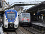 Der National Express-Elektrotriebzug 157 ist als RB48 nach Bonn-Mehlem unterwegs, der 146 572-3 geschobene IC2045 nach Dresden Hbf beim Halt am Hauptbahnhof Wuppertal. (Februar 2021)