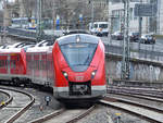 Der DB-Elektrotriebzug 1440 807-4 bei der Einfahrt am Hauptbahnhof Wuppertal. (Februar 2021)