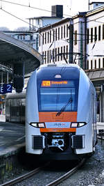 462 071 unterwegs als RE4 nach Dortmund Hbf, hier im Februar 2021 beim Halt am Hauptbahnhof Wuppertal.