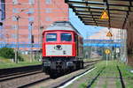 Nachdem 232 908-4 ihren Güterzug nach Magdeburg gebracht hat rauscht sie am Nachmittag durch Zielitz nach Stendal.