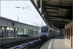 Durchaus ein schöner Bahnhof -

... der Zwickauer Hauptbahnhof auch im Bereich der Bahnsteige, hier mit einfahrendem Talent 2 der Linie S5X über Leipzig nach Halle.

01.02.2014 (M)