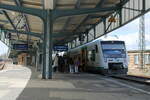 Vogtlandbahn DLB VT 155 (95 80 0650 155-4 D-DLB) als VBG 80227 von Zwickau Zentrum nach Adorf (Vogtl), am 03.04.2023 in Zwickau (Sachs) Hbf.