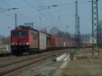 155 040 mit VW Transwaggon Wagen von Mosel nach Emden am 17.3.12 in Zwickau.