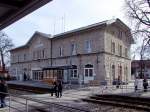 Bahnhofsgebude von Zwiesel(Bay; incl. eigenwilliger Labyrinthmssiger Fugngerfhrung von Bahnsteig 1 zum Inselbahnsteig; 120328