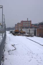 Nicht nur stillgelegt, sondern dem Erdboden gleich gemacht, ist der alte Haltepunkt  Dresden Pieschen, aufgenommen vom nördlichen Interimsbahnsteig Dresden Pieschen an der Linie S1.