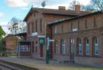 Empfangsgebäude des ehemaligen Bahnhofs Gramzow wird als Wohnhaus genutzt. - 03.05.2014