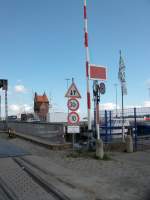 Deutschland`s wohl letzte genutzte Deckungssignal vor einer kleinen Klappbrcke im Stralsunder Nordhafen.