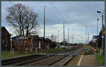 Der ehemalige Bahnhof Peißen präsentiert sich am 05.01.2024 noch weitgehend im Stil der Deutschen Reichsbahn.