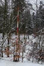 Kein Bahnbergang im eigentlichen Sinne, aber eine  DR typische Schranke sperrte vor langer Zeit von beiden Seiten den Zugang zur Freiladerampe des Bahnhofes Neukirch (Lausitz) West.  16.02.2013 gegen 13:03 Uhr aufgenommen.