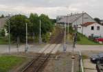 Blick vom Stellwerk SAGO 9 in Großenstein auf den dortigen Bahnübergang am 12.09.2013.