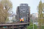 HLB Coradia Continental ET155 (1440 164-0) am 13.04.19 in Frankfurt am Main Oberrad auf der Deutscherrnbrücke von einer Brücke aus fotografiert per Tele Zoom