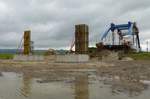 31.05.2013, Im Zuge der Neubaustrecke Erfurt - Ebensfeld (VDE 8.1) werden im Lkr. Lichtenfels Brücken über den Main und die Flutmulde errichtet. Die Brückenbaustelle bei Wiesen liegt zum Verschieben bereit. 