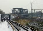 Eisenbahnatmosphre ohne Zge: berfhrungsbauwerk ins Industriegebiet Peute, sdlich vom Hamburger S-Bahnhof Veddel, 28.1.2012