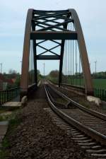 So mag sich die Saalebrcke bei Dehlitz  der nur noch zu Kohletransporten genutzen Strecke Richtung Merseburg dem Lokfhrer prsentieren.