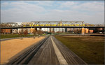 Früher Bahngleise, heute Park -    Früher lag hier das Gleisvorfeld des Potsdamer Bahnhofes in Berlin, die von der Kleinprofil-U-Bahn gequert wurden.