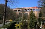 Am 12.04.07 fhrt RB17503 ber den Heiligenborner Viadukt bei Waldheim. Dieser Viadukt lsst sich von allen Brcken rings um Waldheim am schlechtesten fotografieren. Um dieses Bild zu machen, bin ich daher extra auf ein kleines Trafohuschen geklettert.