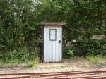 Wer kennt sie noch? Die alte Fernsprecher Blechhütte stand am 1.6.14 im Feldbahn Museum Oekoven.