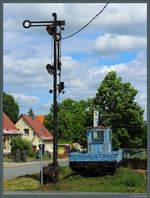 Ein SKL 24 und ein Formsignal markieren den Eingang zur Modellbahnanlage Wiehe. Der Ort Wiehe hatte selbst nie einen Bahnanschluss.(05.06.2020)