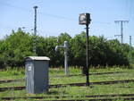 Gleissperrsignal und Fernsprechbude,am 07.Juli 2023,im Eisenbahnmuseum Großheringen.