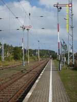 Im Endbahnof Sassnitz stehen am Ende der Strecke diese beiden Formsignale in Richtung Prellbcke obwohl die Strecke dort endet!