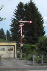 28.6.2014 Radeberg. Zweiflügliges Formsignal im Vorgarten