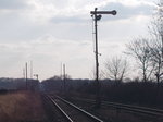 Trotz Gegenlicht versucht,am 19.März 2016,das Ausfahrsignal von Blumberg in Richtung Ahrensfelde zufotografieren.Auch zuerkennen das Einfahrsignal.