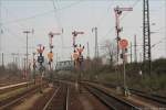 Nach Durchfahrt des Revier-Sprinters bietet sich dieses Bild auf die Form-Signale in Oberhausen-West whrend der Revier-Rundfahrt der Historischen Eisenbahn Gelsenkirchen am 31.03.2007