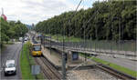 Über eine 'Hänge-Rampe' -

... erfolgt der Zugang an der Nordseite der Stadtbahnhaltestelle Löwentorbrücke (U6, U7, U15). Die Rampe führt zum Steg über die Heilbronner Straße. Auf der anderen Bahnsteigseite gibt es noch einen Gleisübergang zur Ostseite.

Stuttgart, 23.07.2024 (M)