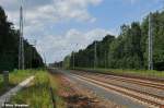 Der ehemalige Bahnhof Falkenhagen,im Westen der Stadt Falkensee gelegen,mit Blick in Richtung Falkenhagener Kreuz - hinten rechts zweigt ein Gleis hinab zur Hamburger Bahn nach Brieselang und links