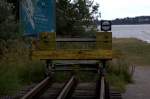 Soll der Zug nicht baden gehen , bleibt er besser vor dem SH 0 stehen.
Lauterbach Mole Prellbock Dreischienengleis   21.08.2012 11:46 Uhr
Vom Bahnsteig Lauterbach Mole aus aufgenommen