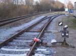 Gleissperre und Weiche zum Anschlugleis Tankstelle in Putbus am 28.Dezember 2012.