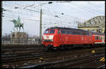 215113 verläßt die Hohenzollernbrücke und fährt hier am 24.3.1999 mit einem Regionalzug um 16.47 Uhr in den HBF Köln ein.