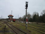 Erloschen ist das Ausfahrsignal K in Neustrelitz Süd in Richtung Feldberg.Aufgenommen am 20.März 2021 vom Bahnsteig aus.